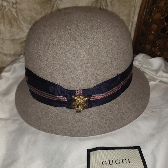 (Sold)Authentic Gucci gray wool Cloche hat - Picture 2 of 5